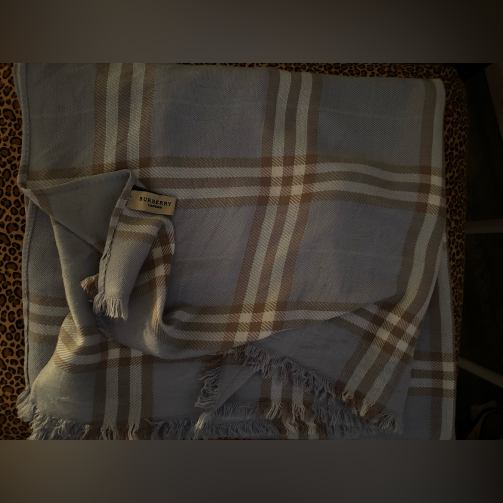 Burberry London Scarf/Wrap - Picture 2 of 3